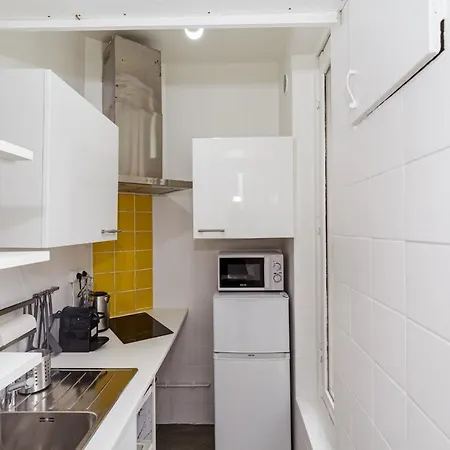 Very Nice And Bright Studio Near Paris