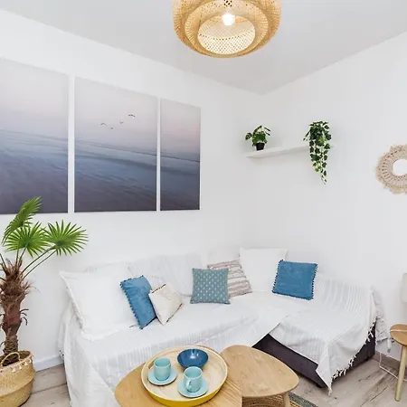 Very Nice And Bright Studio Near Paris